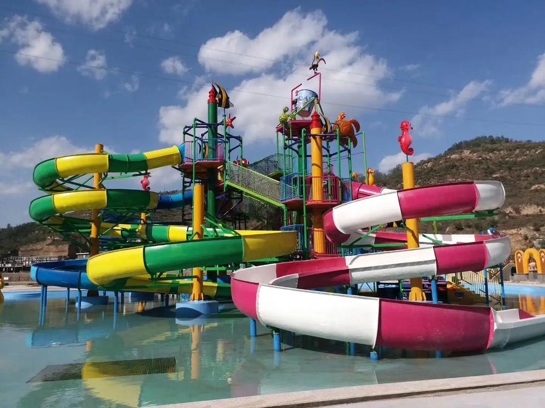 華隆環?？萍?主要生產 經營:水上樂園設備 水滑梯