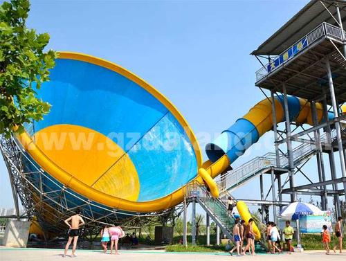 人工造浪與大型水屋水寨系列設備 打造水上樂園的核心引擎